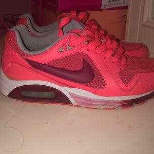 NIKE WOMENS SNEAKERS